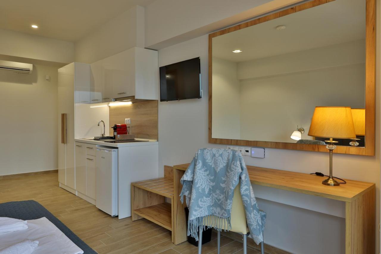 Four Reasons Aparthotel Paralia Katerinis Bagian luar foto