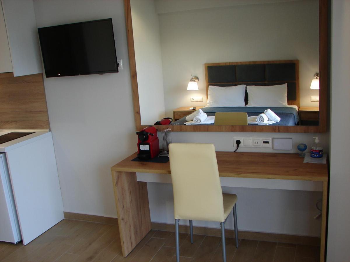 Four Reasons Aparthotel Paralia Katerinis Bagian luar foto