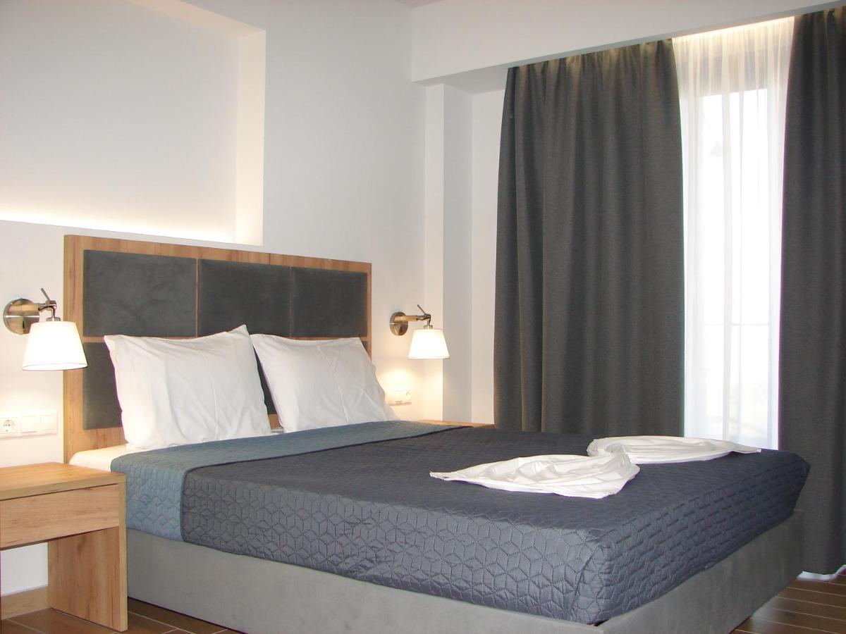 Four Reasons Aparthotel Paralia Katerinis Bagian luar foto