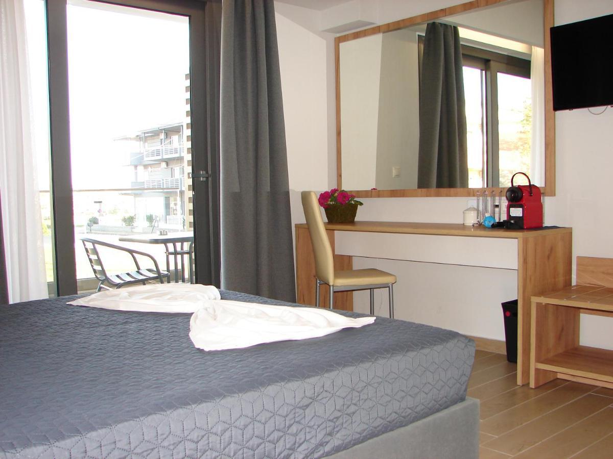 Four Reasons Aparthotel Paralia Katerinis Bagian luar foto