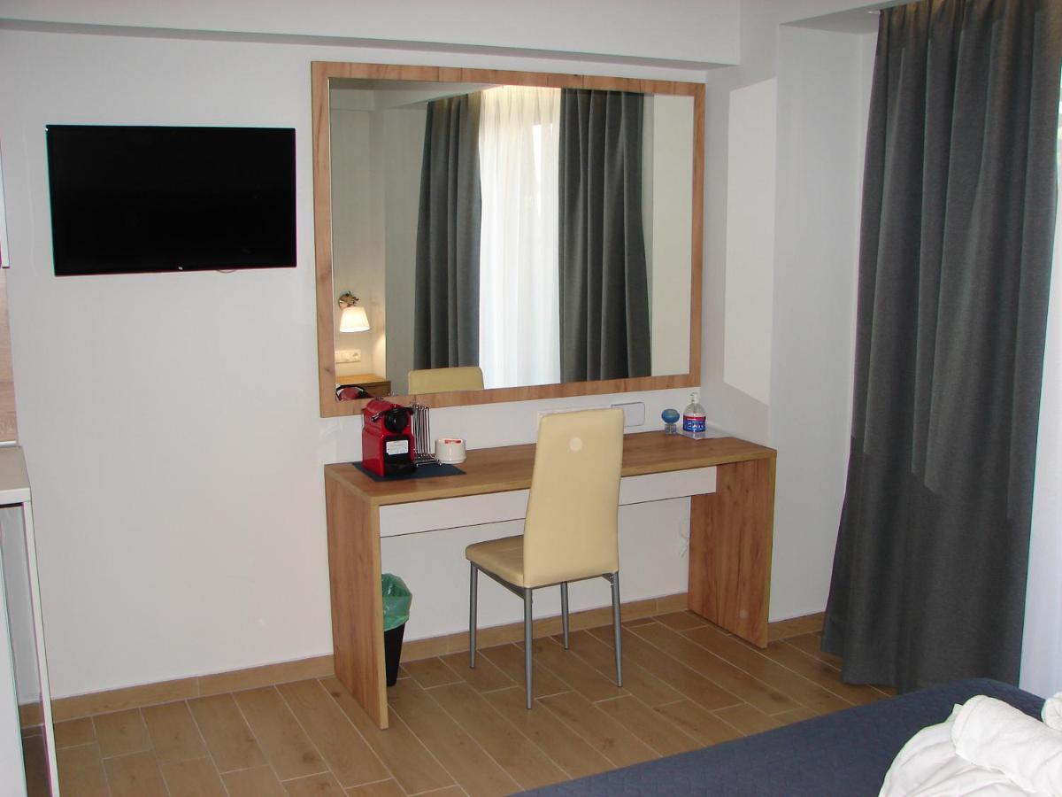 Four Reasons Aparthotel Paralia Katerinis Bagian luar foto