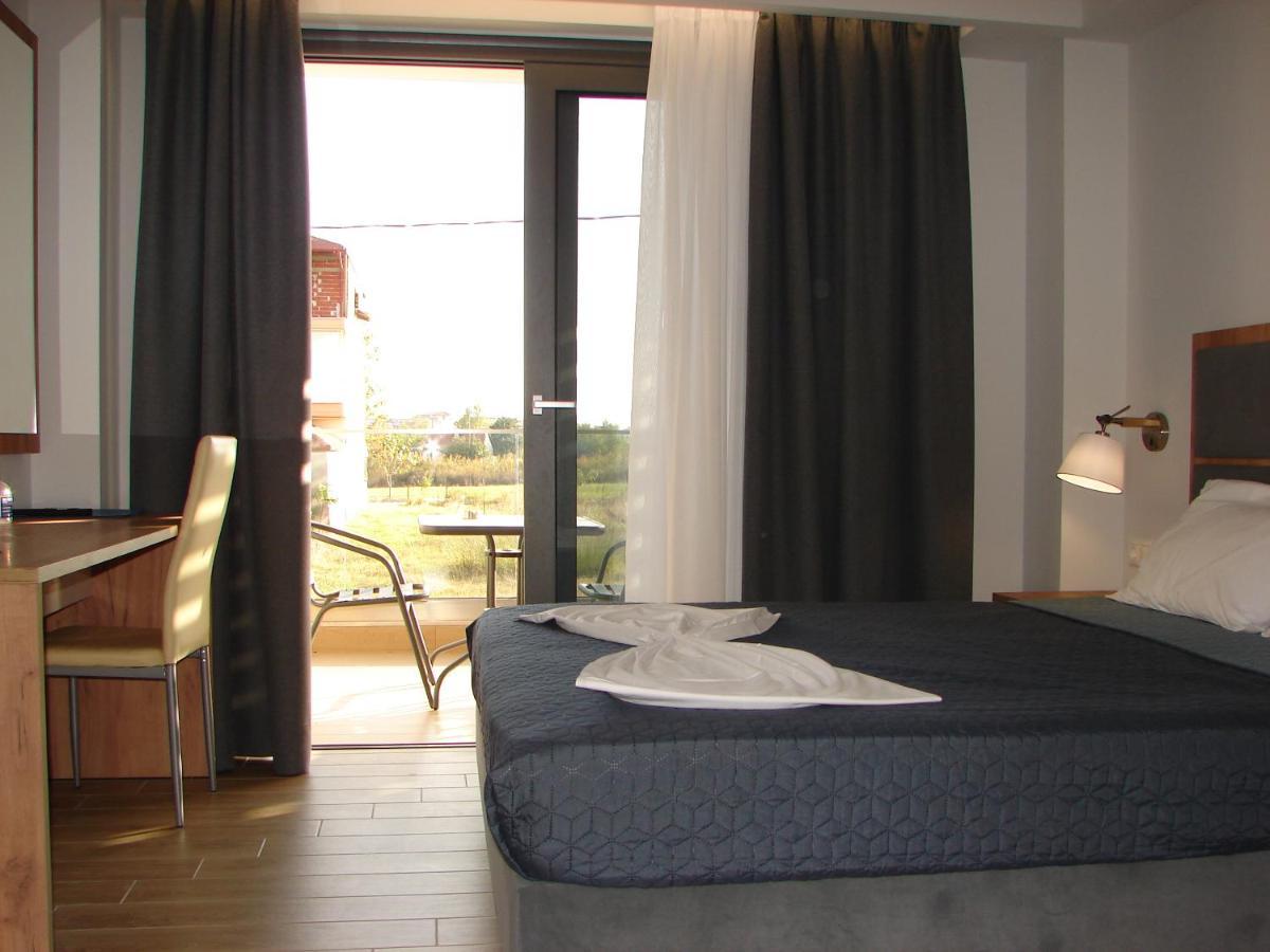 Four Reasons Aparthotel Paralia Katerinis Bagian luar foto