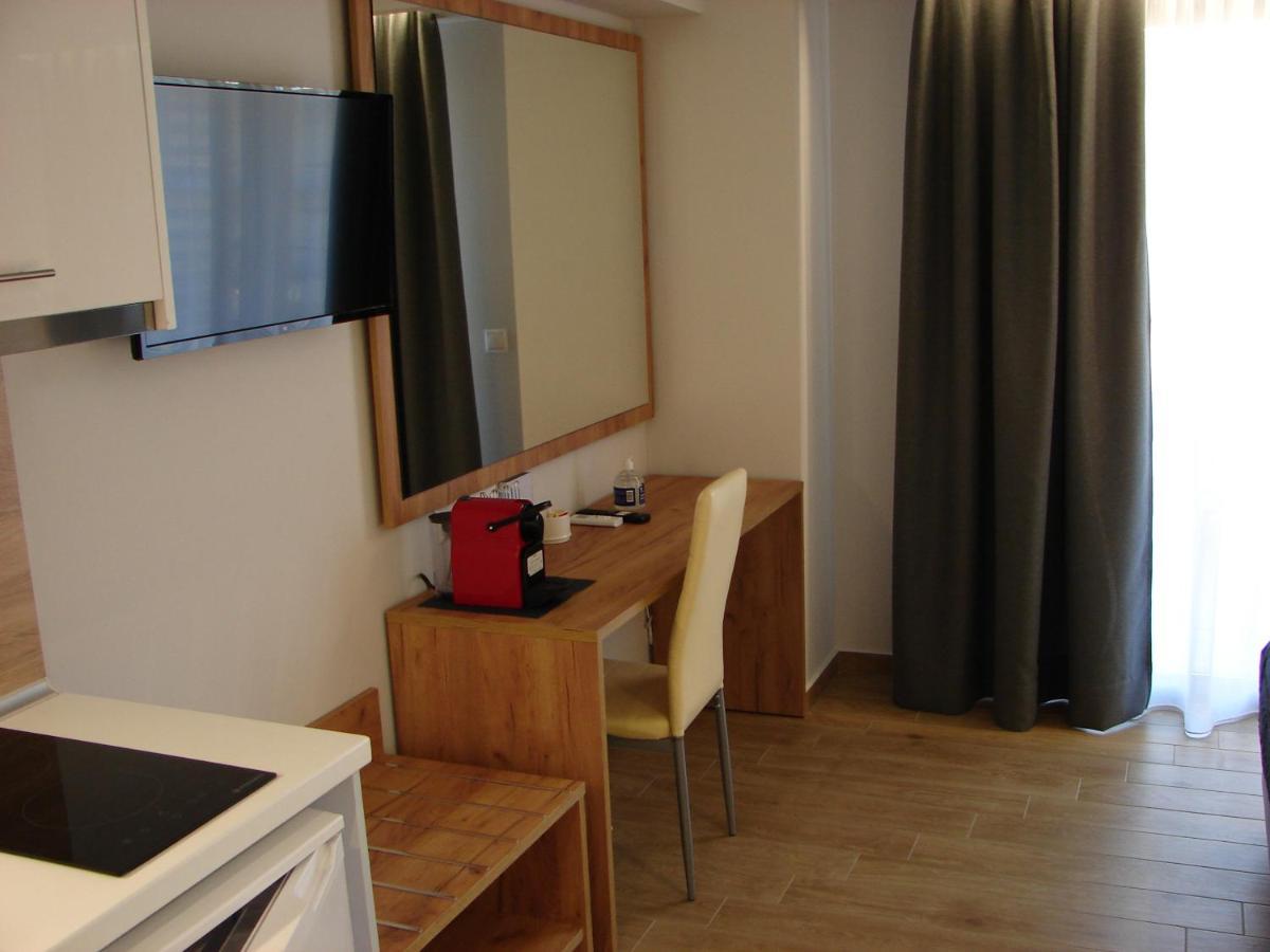 Four Reasons Aparthotel Paralia Katerinis Bagian luar foto