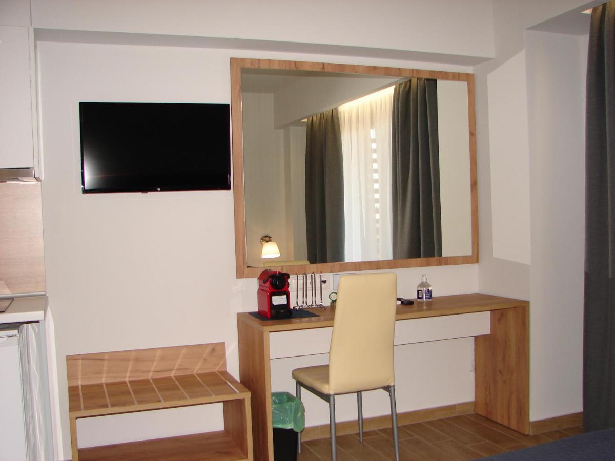 Four Reasons Aparthotel Paralia Katerinis Bagian luar foto