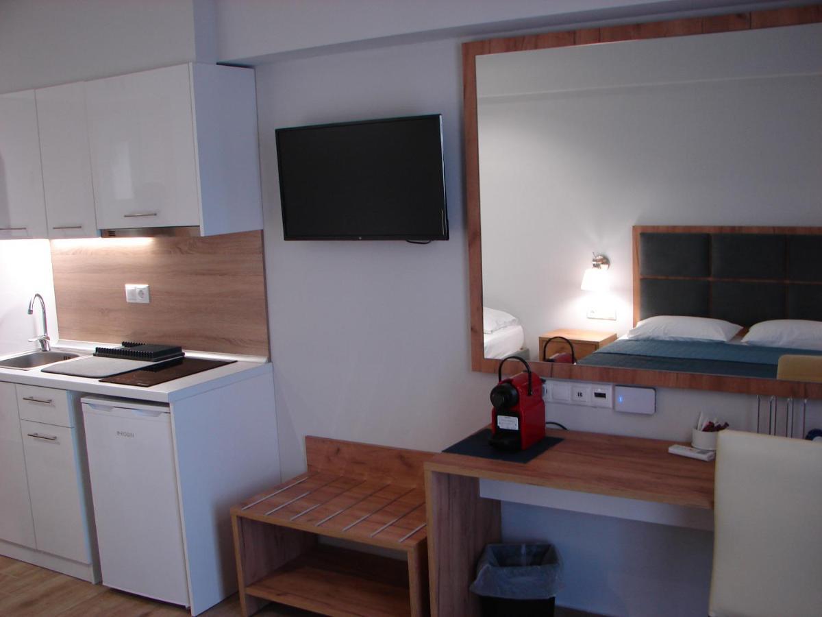 Four Reasons Aparthotel Paralia Katerinis Bagian luar foto